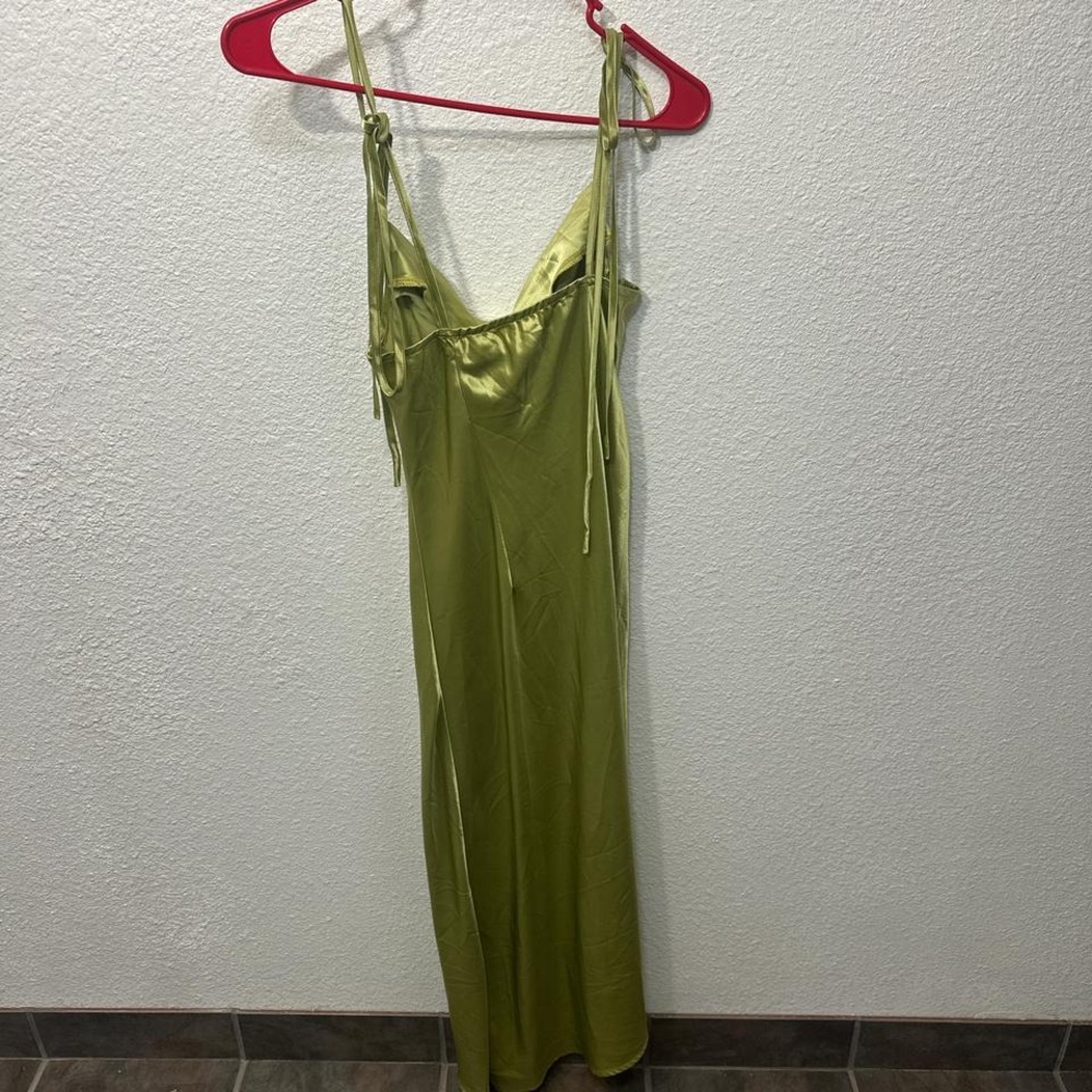 Green‎ wedding guest dress - Picture 2 of 2